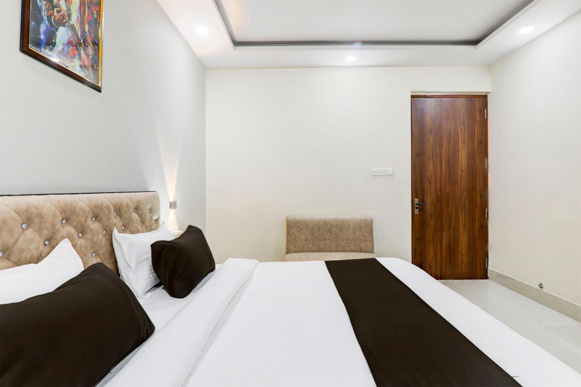 Отель Super Townhouse Gls International Лакхнау Экстерьер фото